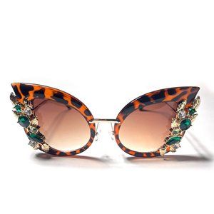 Embellished Diva sunglasses with rhinestones